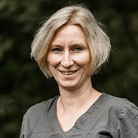 Nina Gammisch - Tierheilpraktikerin / Tierakupunkteurin /  Rezeption